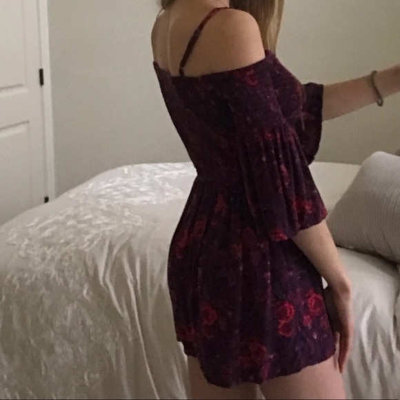 Hollister Floral Romper ~ size S - Picture 2 of 4